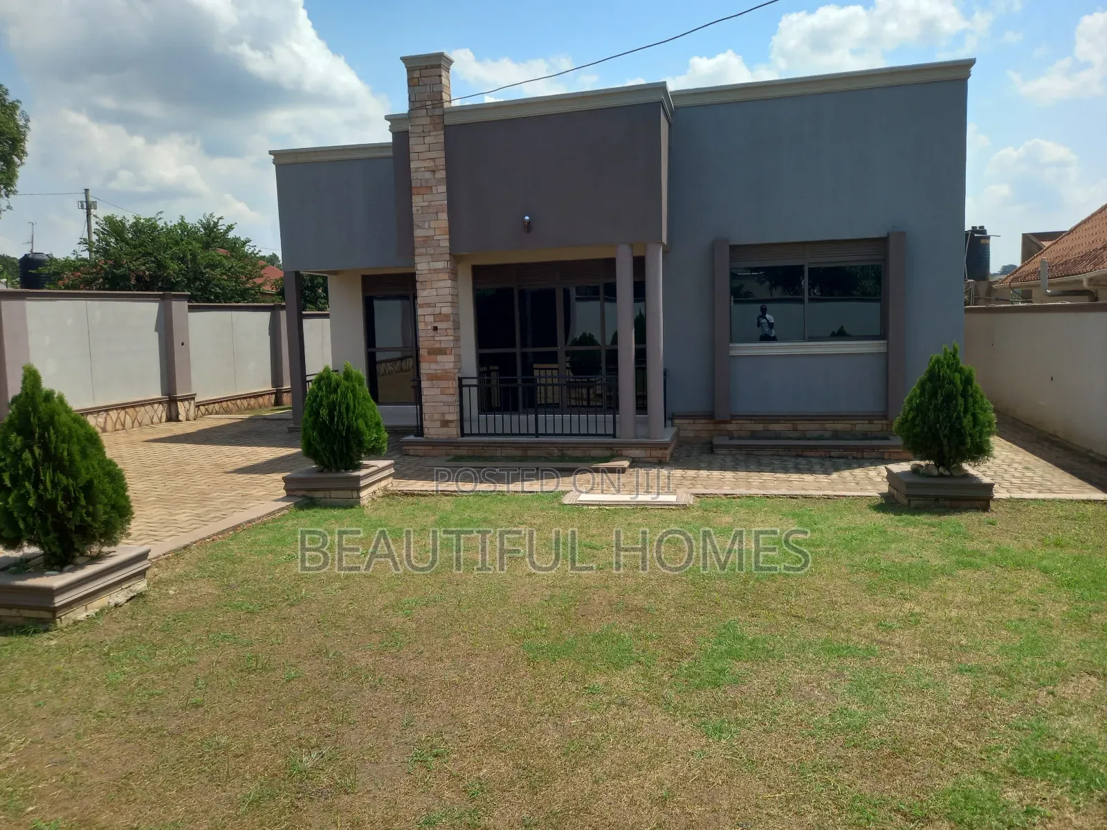 Furnished 4bdrm Bungalow in Kira for sale