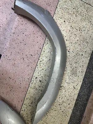 Prado Tx 1998 - 2001 Fender Moldings
