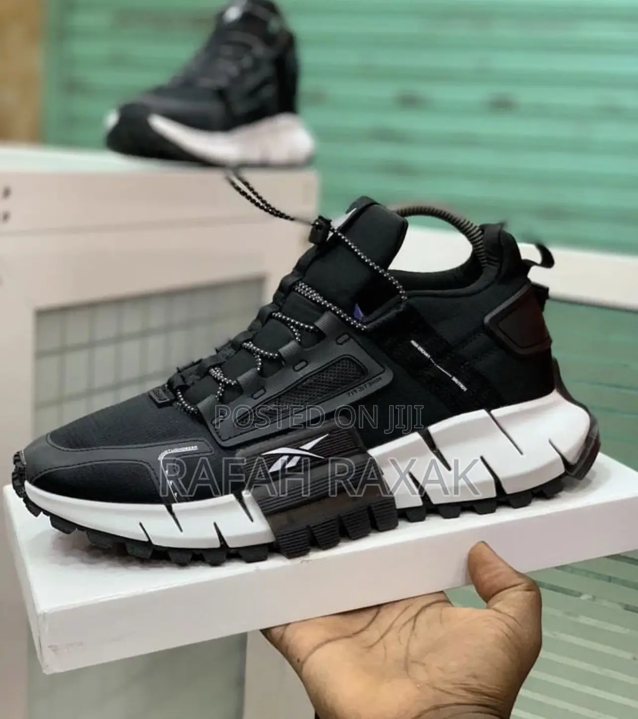 Original Black/White Reebok Zig Kinetica Edge Sneakers