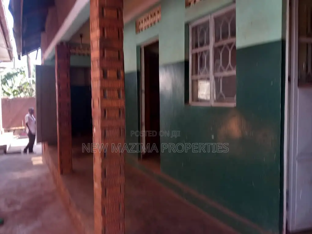 3bdrm Bungalow in Namasuba Ntebe Rd, Division A for rent