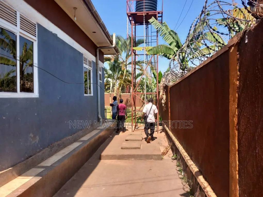 3bdrm Bungalow in Namasuba Ntebe Rd, Division A for rent