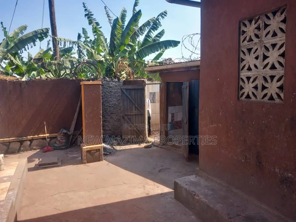 3bdrm Bungalow in Namasuba Ntebe Rd, Division A for rent
