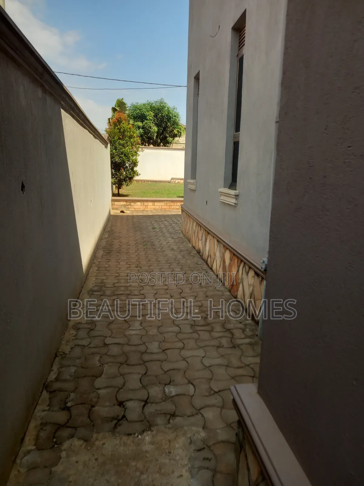 Furnished 4bdrm House in Kira for sale