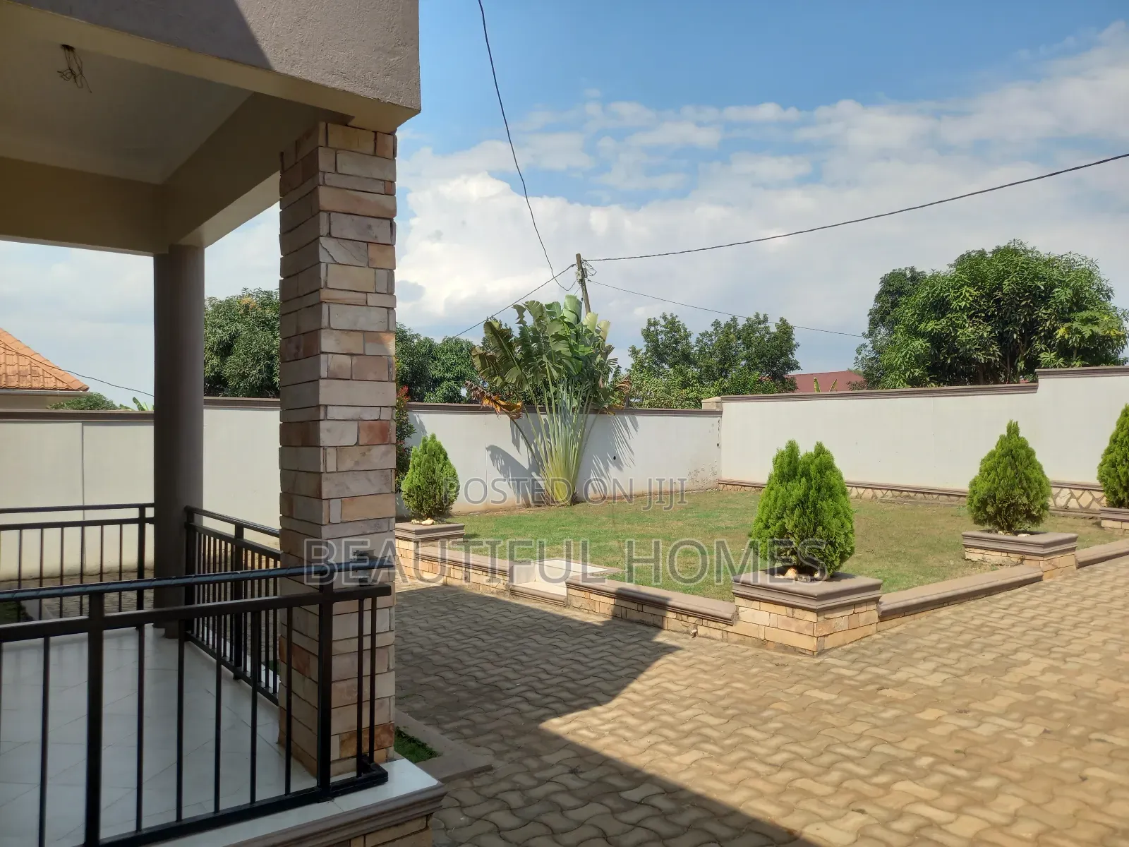 Furnished 4bdrm House in Kira for sale