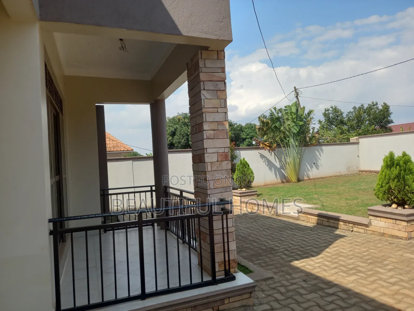 Furnished 4bdrm Bungalow in Kira for sale