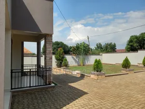 Furnished 4bdrm House in Kira for sale