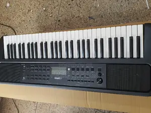 Yamaha Keyboard PSR E383