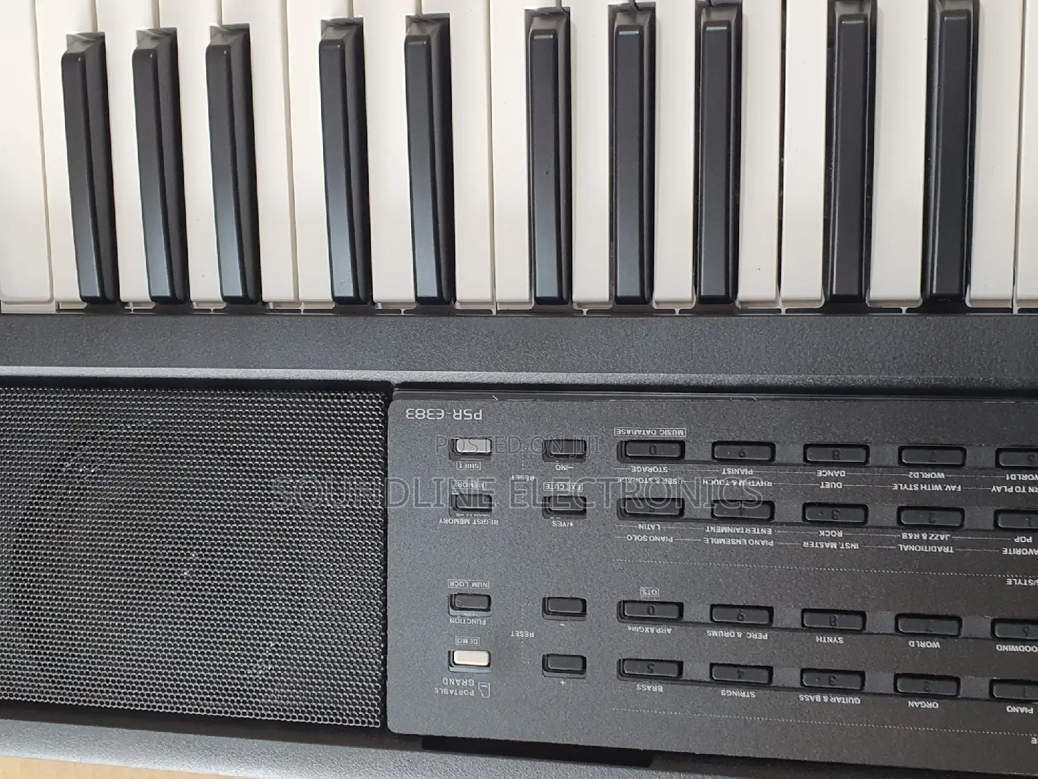 Yamaha Keyboard PSR E383