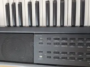Yamaha Keyboard PSR E383