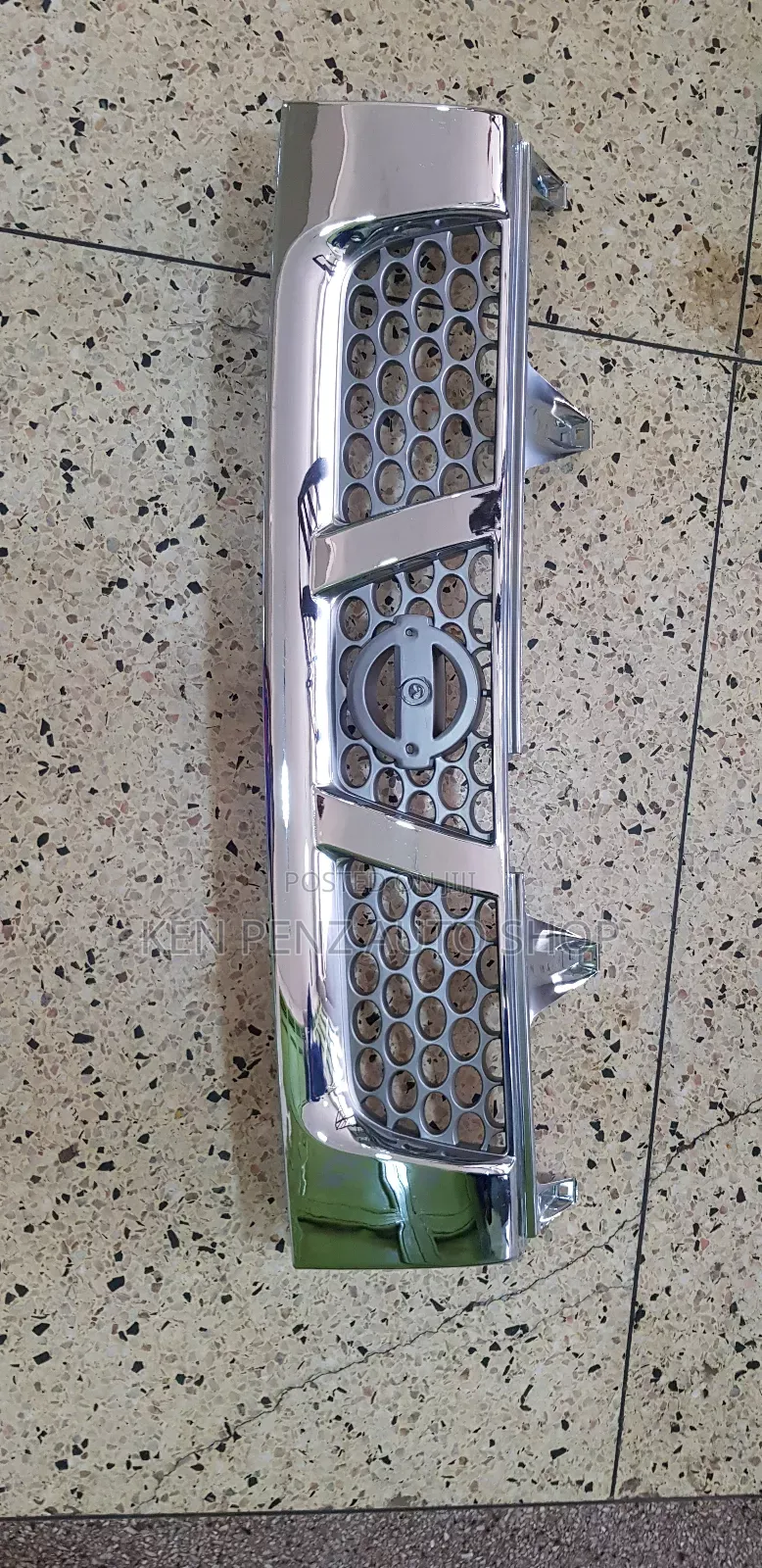 Grill for Nissan Hardbody 2005