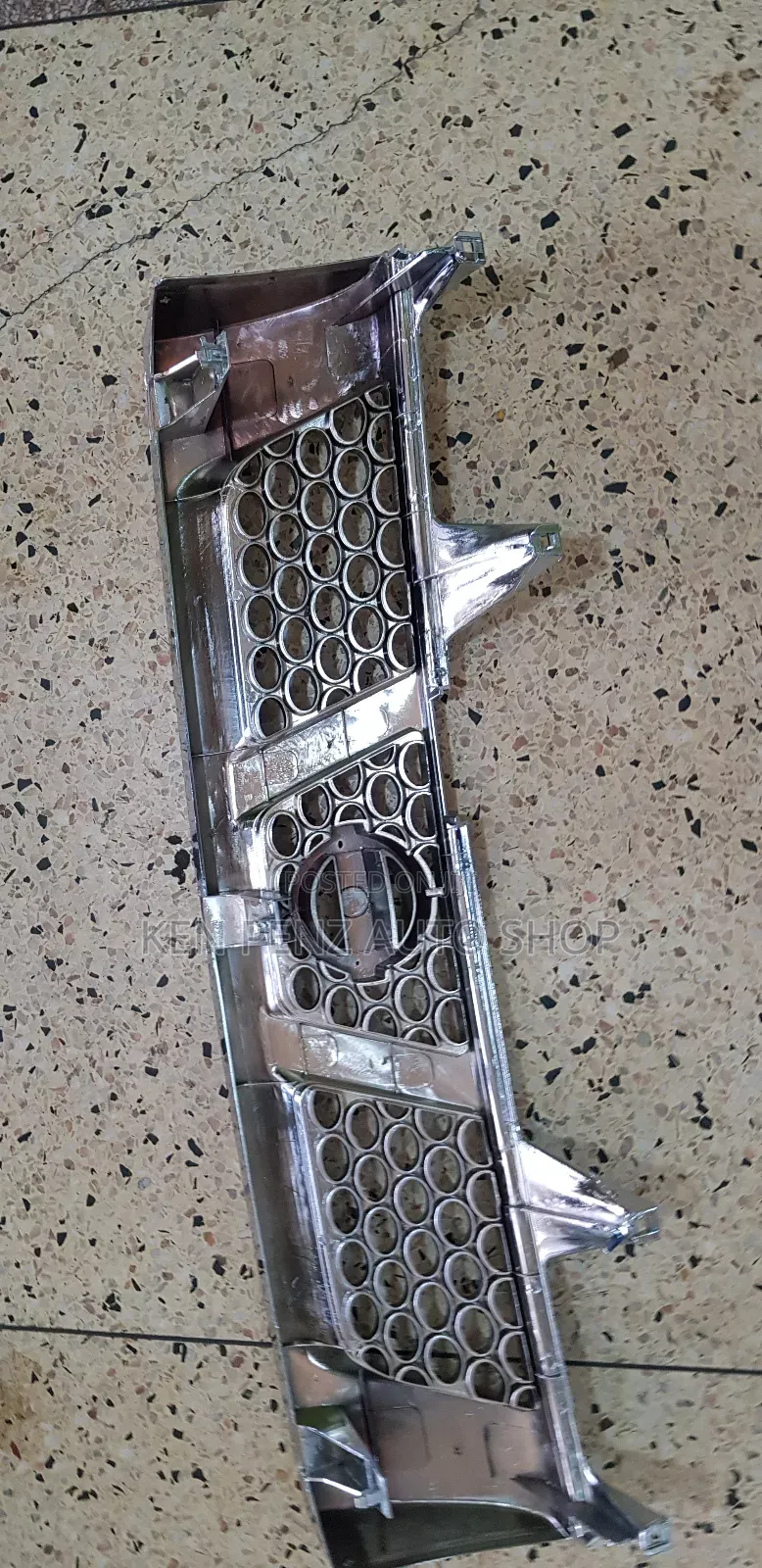 Grill for Nissan Hardbody 2005