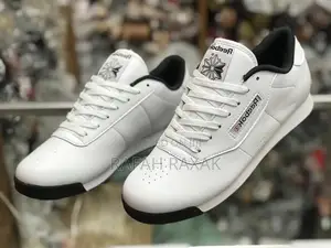 Original Black/White Reebok Classic Sneakers