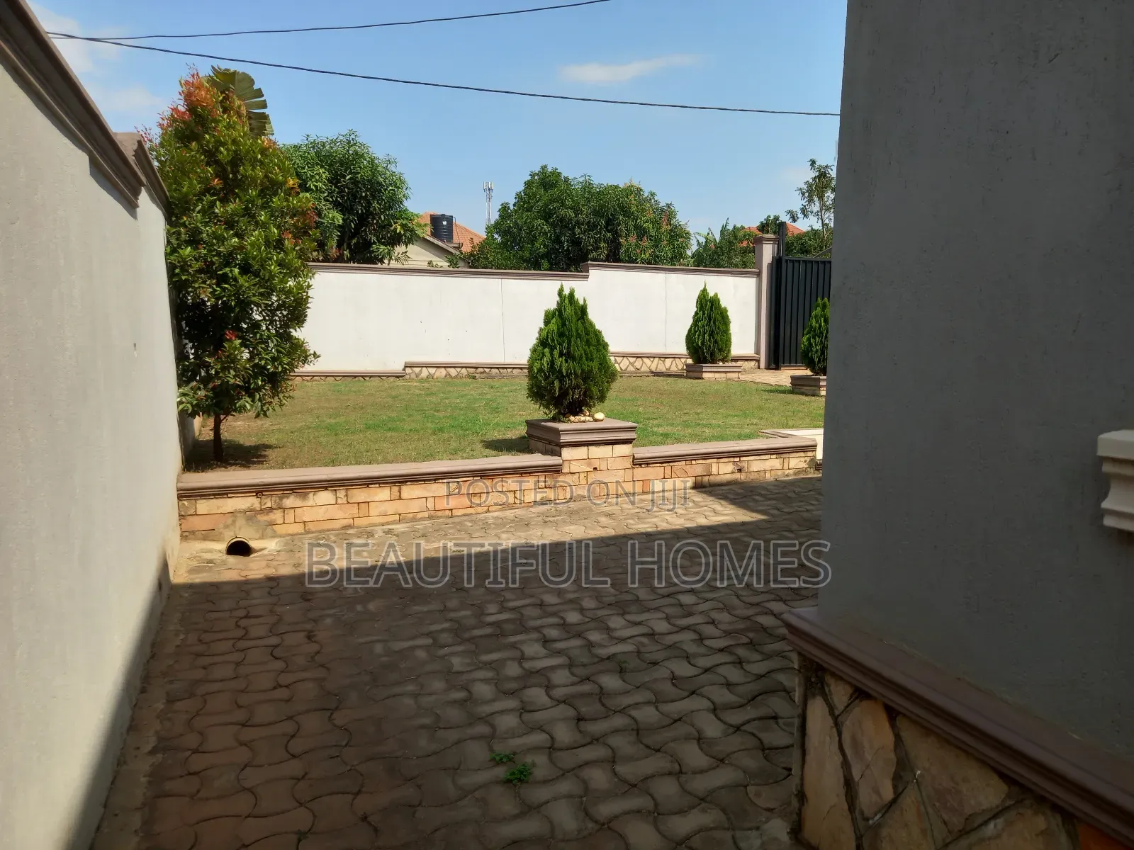 Furnished 4bdrm House in Kira for sale