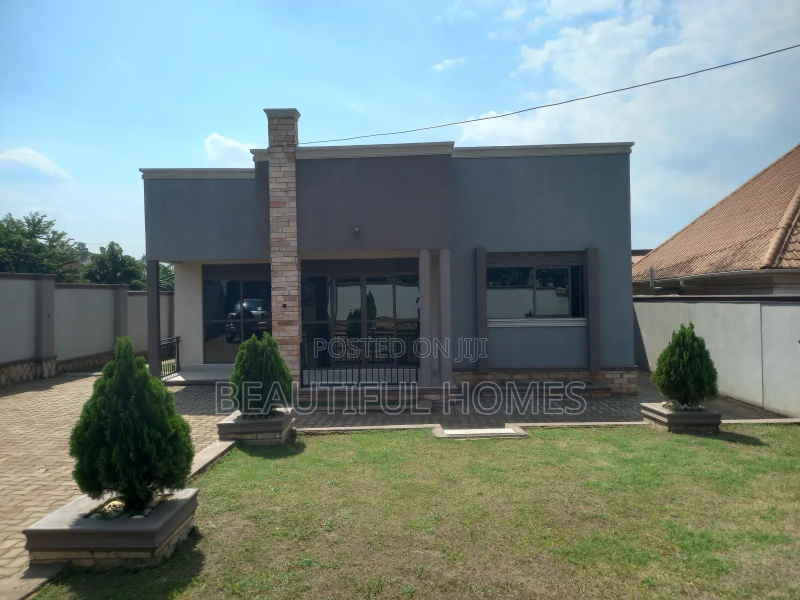 Furnished 4bdrm Bungalow in Kira for sale