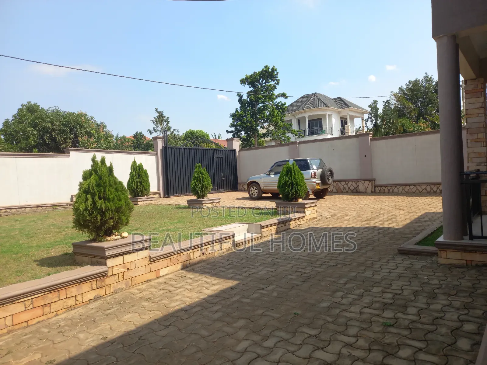 Furnished 4bdrm House in Kira for sale