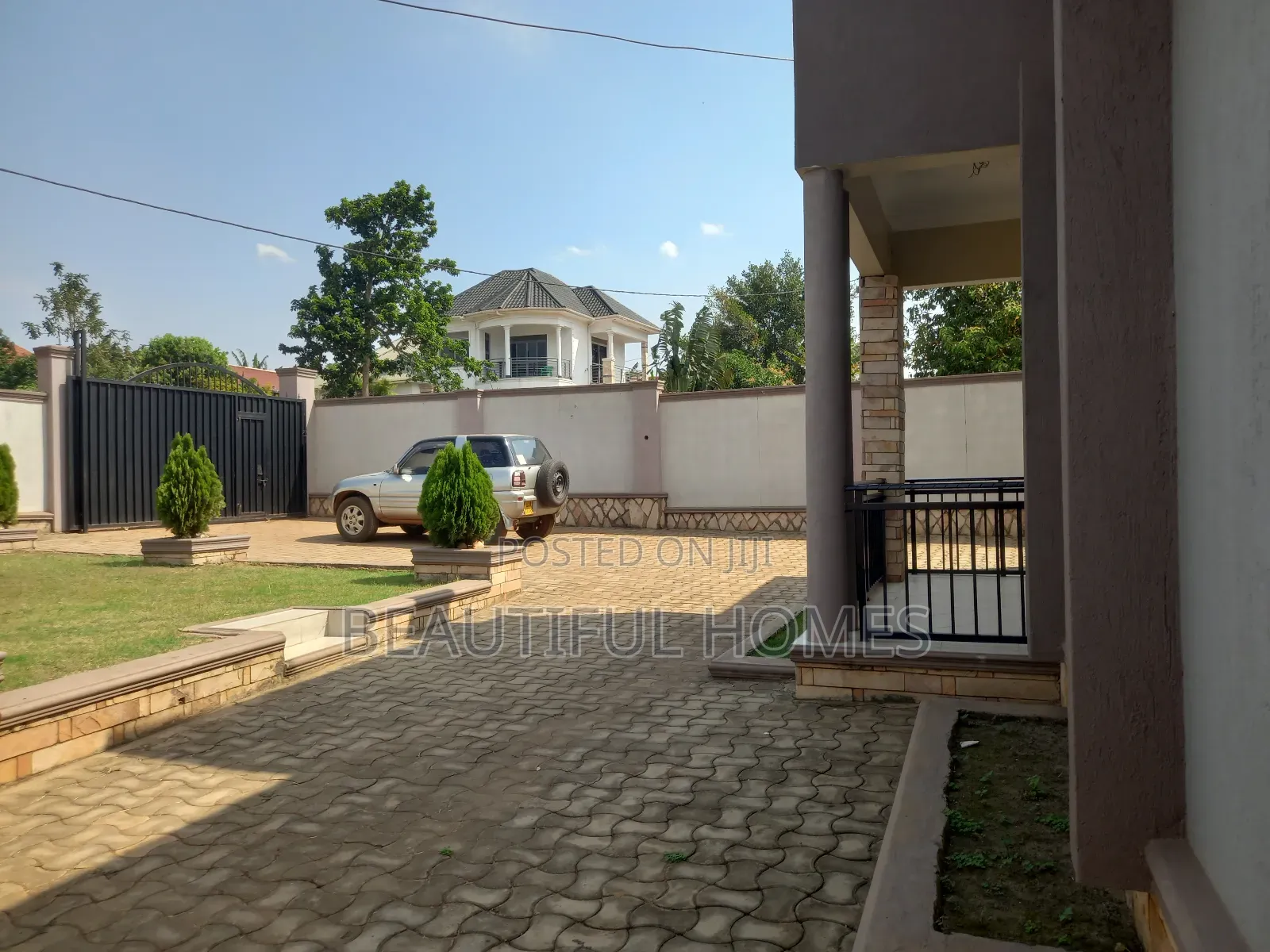 Furnished 4bdrm Maisonette in Kira for sale