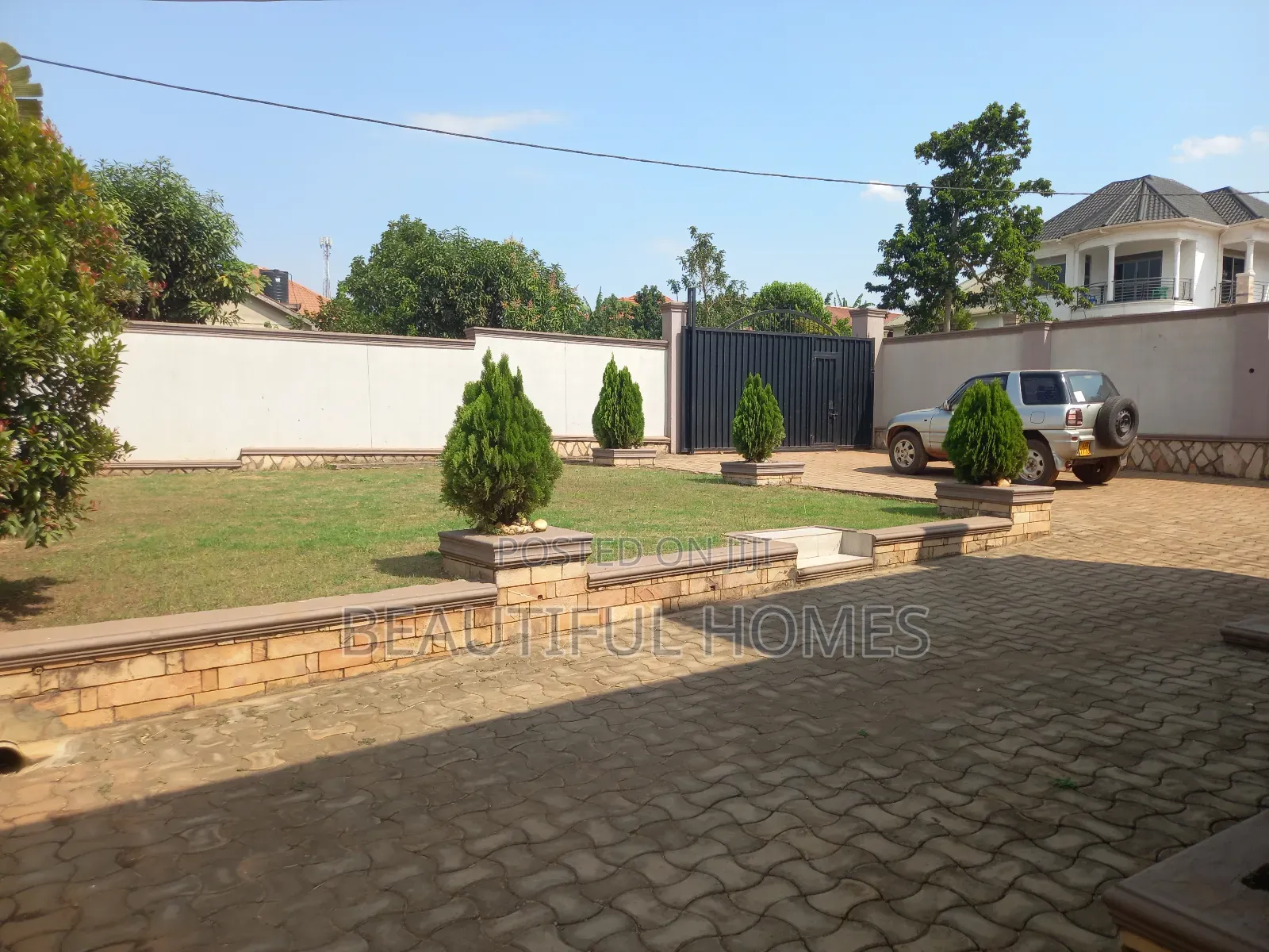Furnished 4bdrm Maisonette in Kira for sale