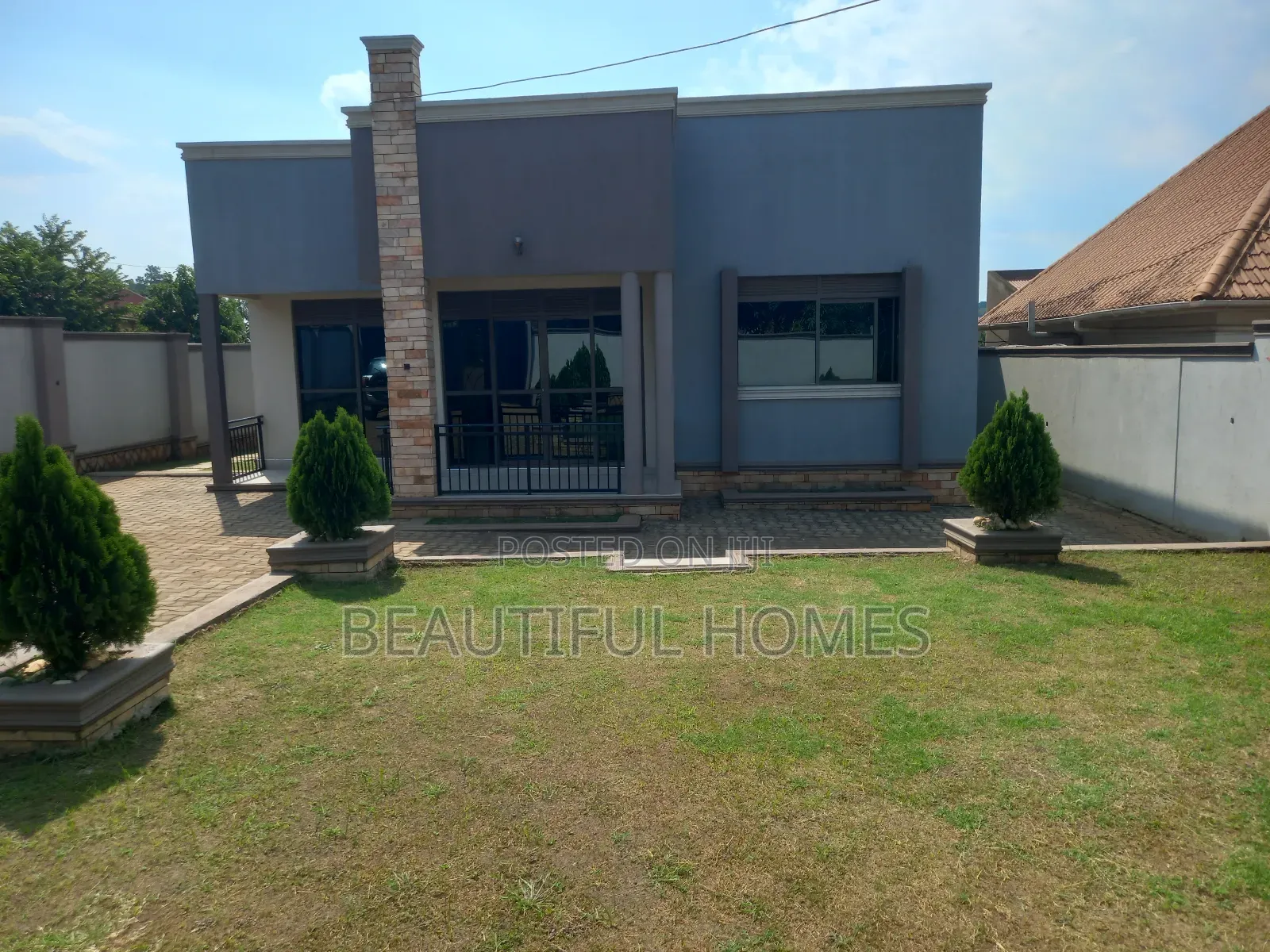 Furnished 4bdrm Bungalow in Kira for sale