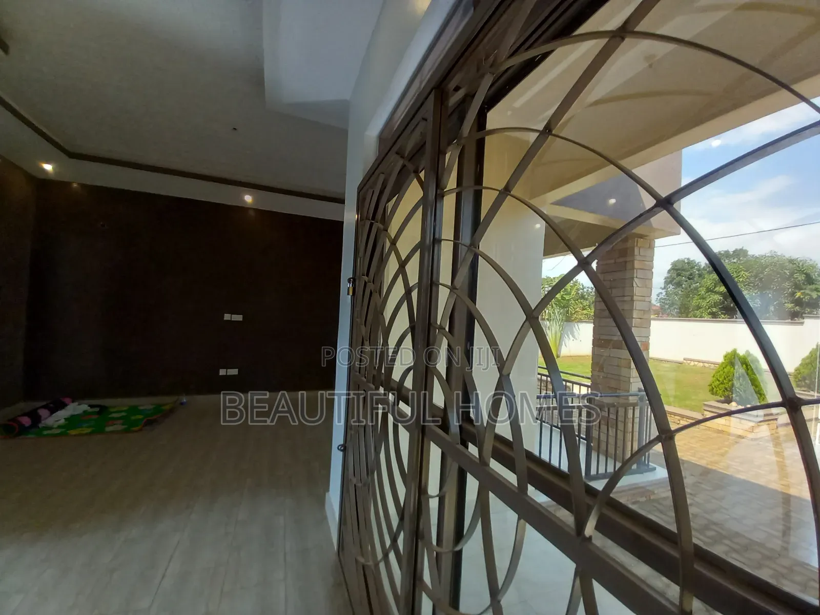 Furnished 4bdrm Bungalow in Kira for sale