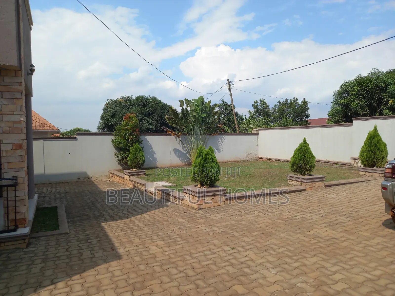 Furnished 4bdrm Bungalow in Kira for sale
