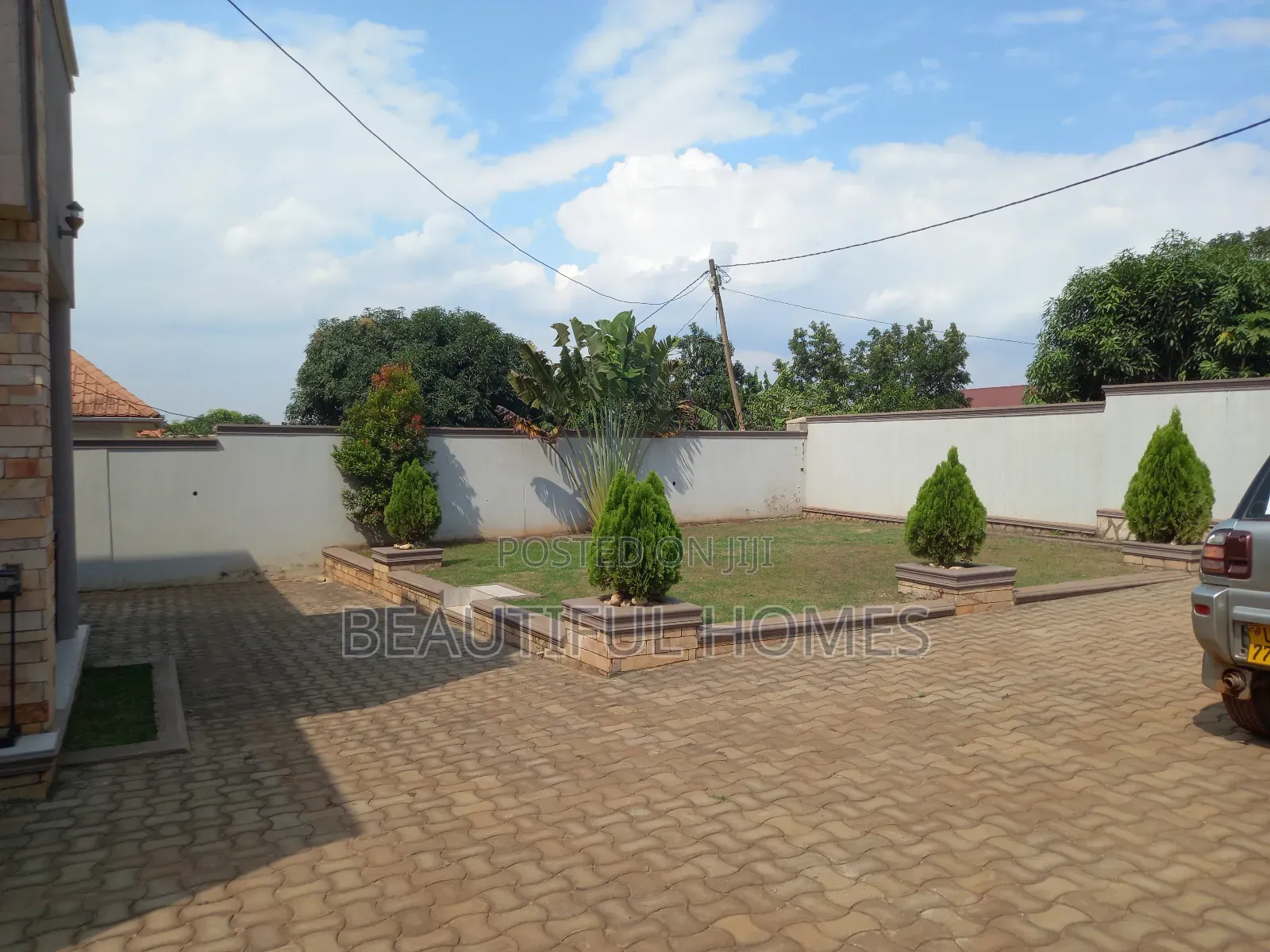 Furnished 4bdrm Bungalow in Kira for sale