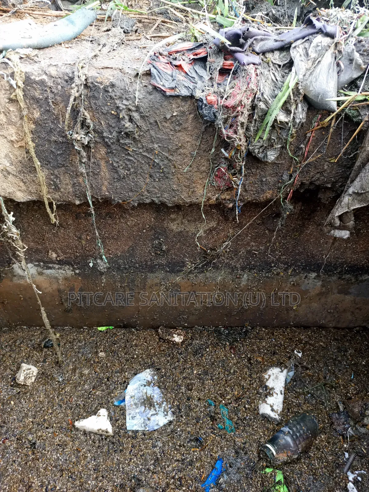 Toilet Emptying With Small Size Cesspool Truck