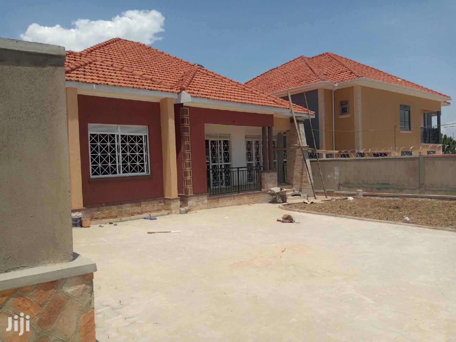 Kira Stunning House With Tarmacked Neighborhood on Sell