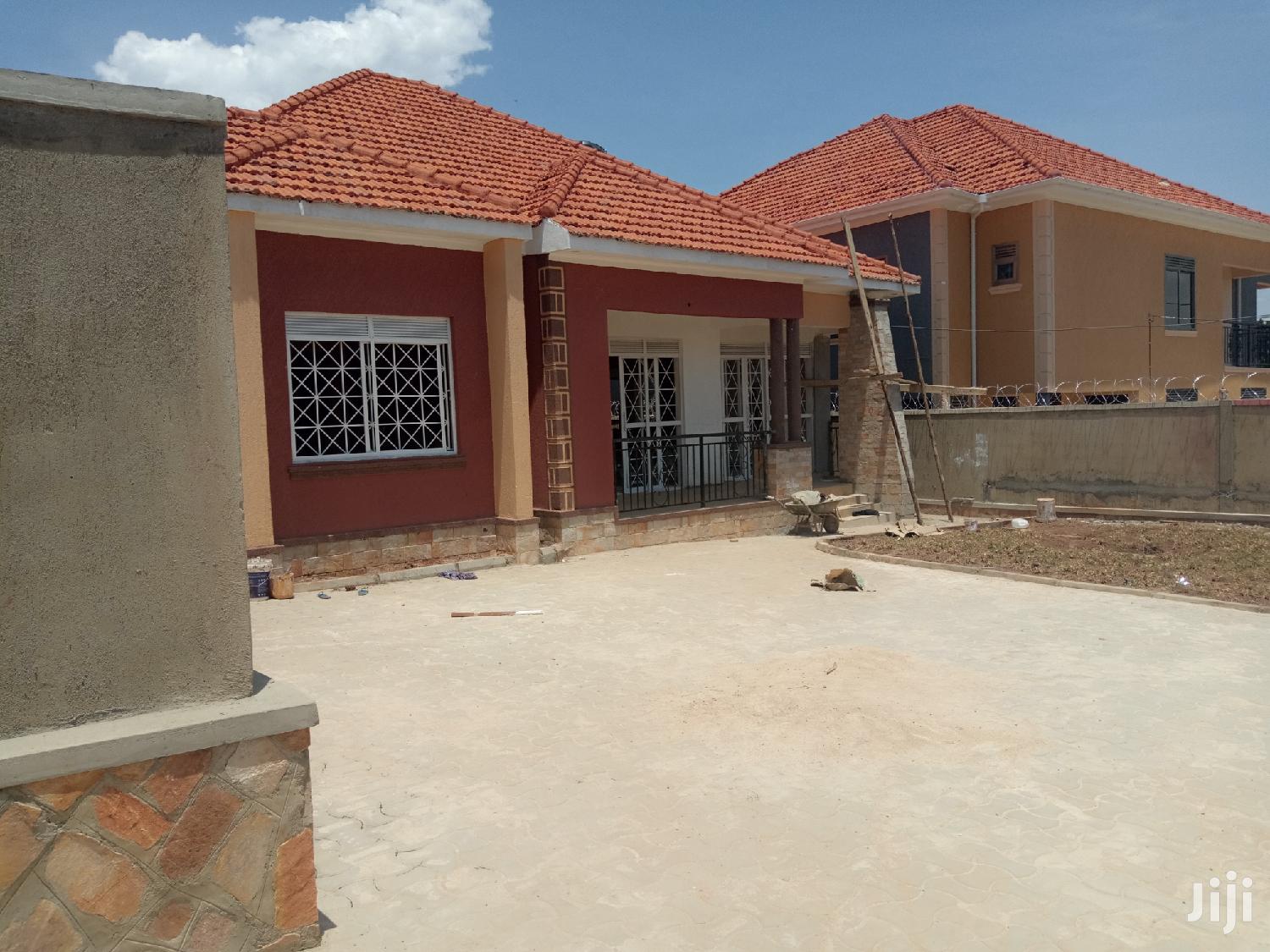 Kira Stunning House With Tarmacked Neighborhood on Sell