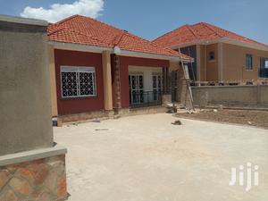 Kira Stunning House With Tarmacked Neighborhood on Sell