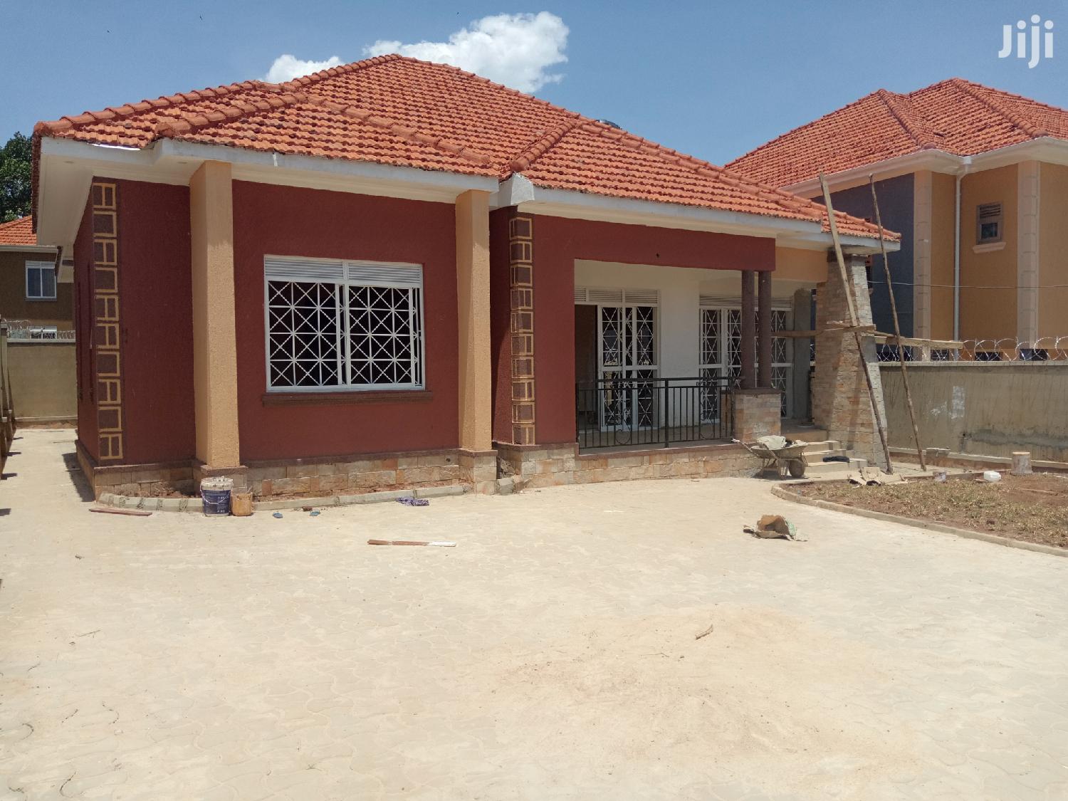 Kira Stunning House With Tarmacked Neighborhood on Sell