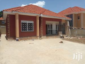 Kira Stunning House With Tarmacked Neighborhood on Sell