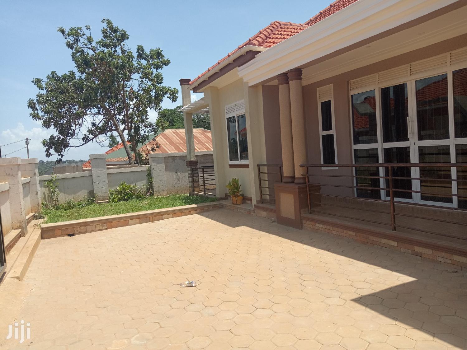 Kira House in Organized Tarmacked Neighborhood for Sell