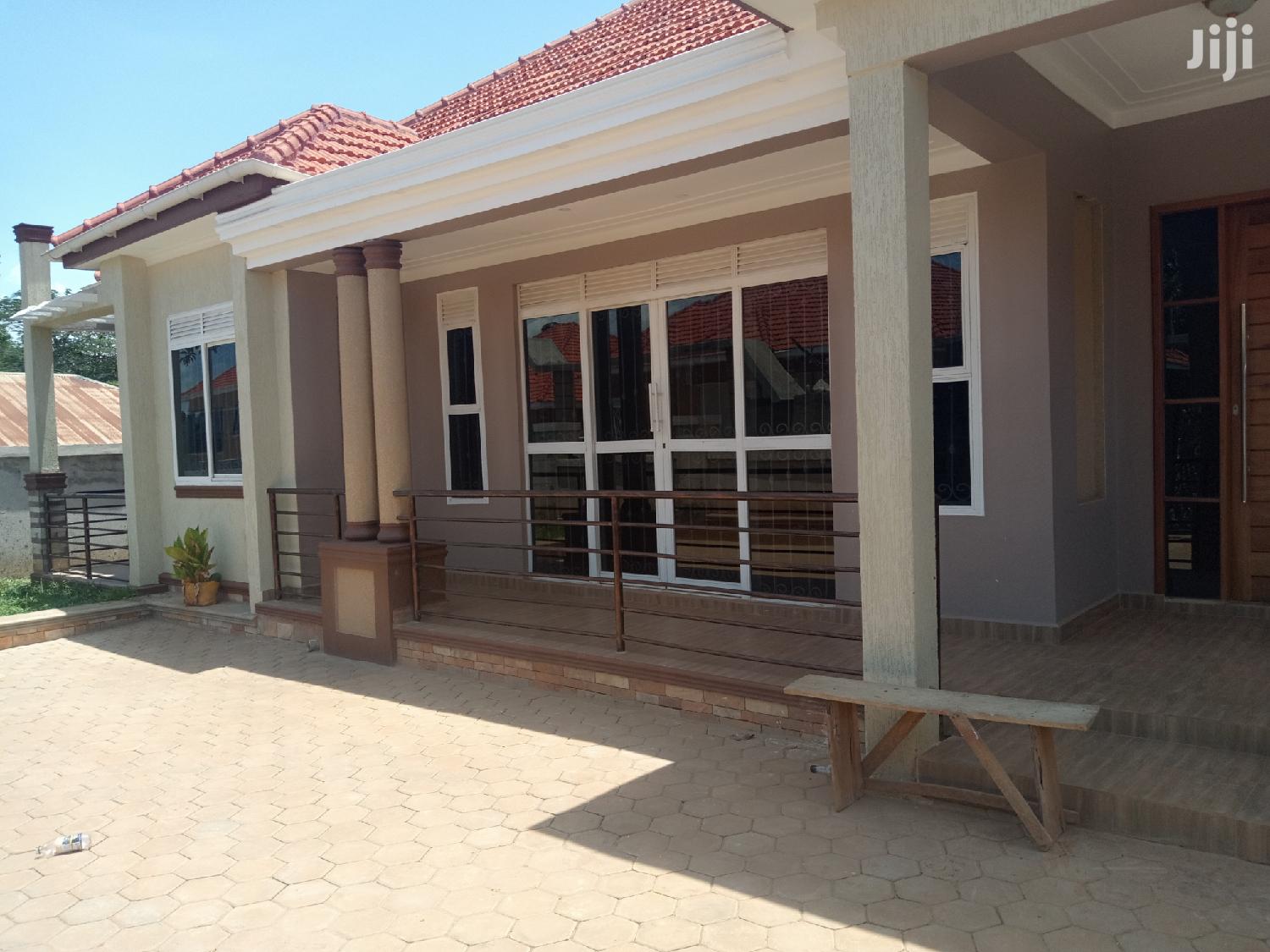 Kira House in Organized Tarmacked Neighborhood for Sell