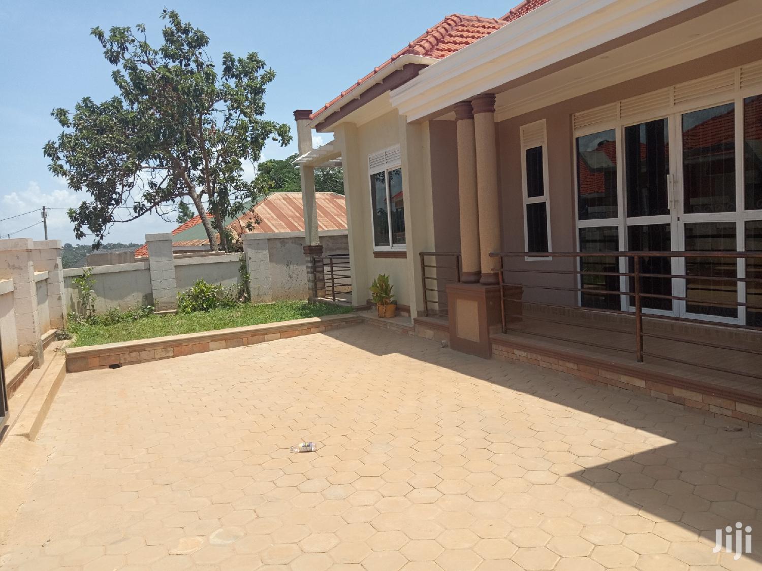 Kira House in Organized Tarmacked Neighborhood for Sell