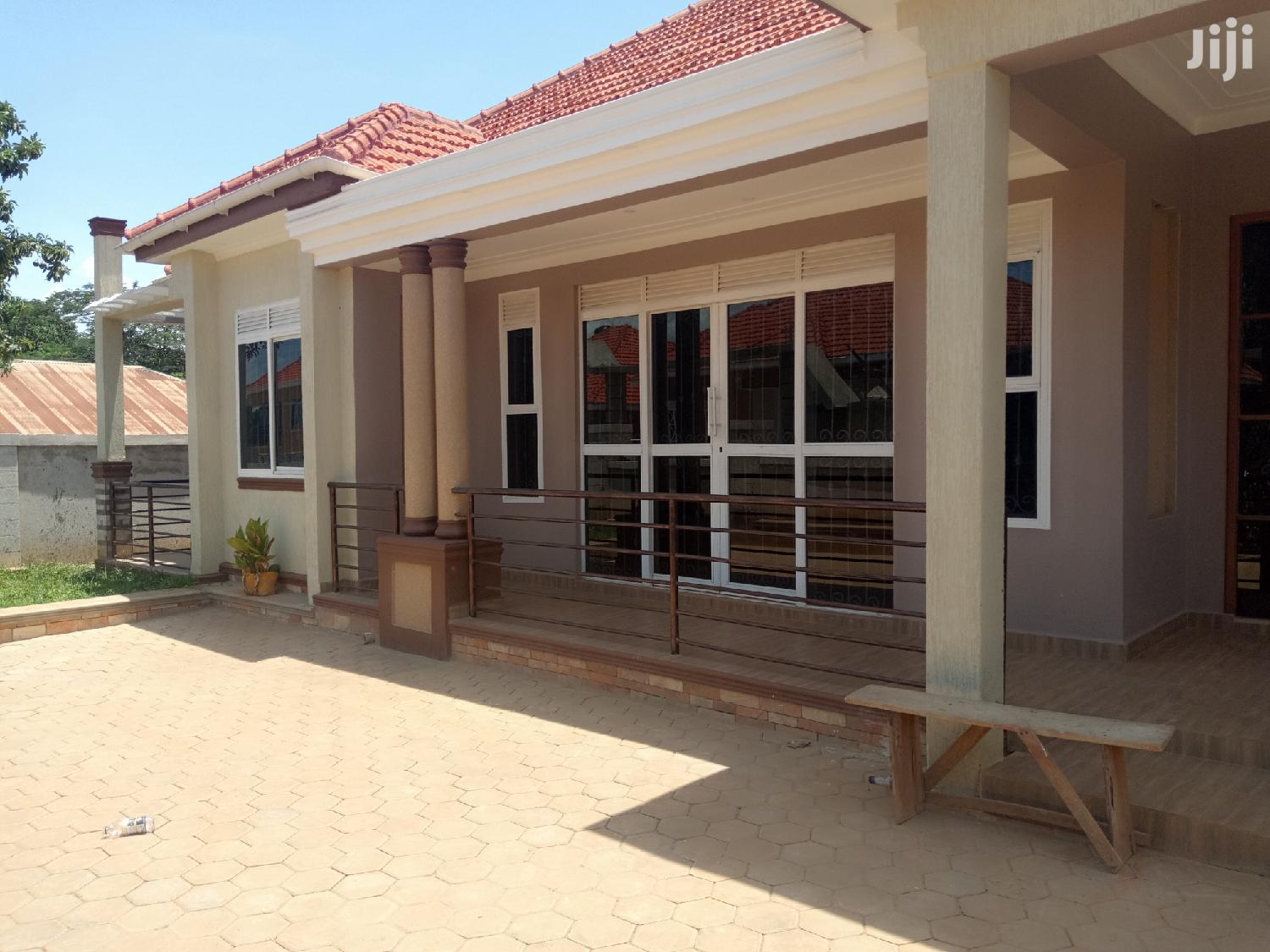 Kira House in Organized Tarmacked Neighborhood for Sell
