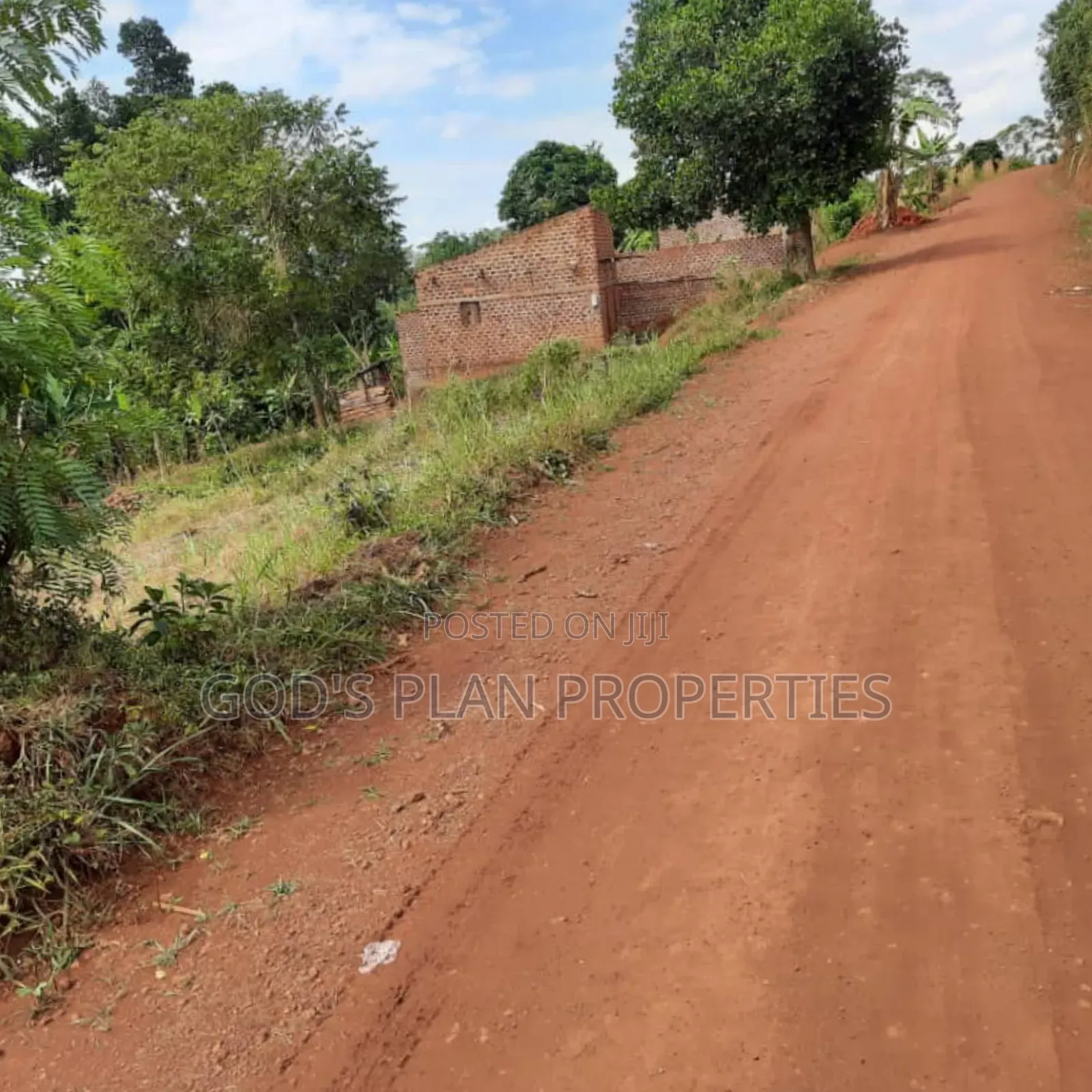 Three Sem Detached Plots Forcedsale in Mpigi Town With Title in Central