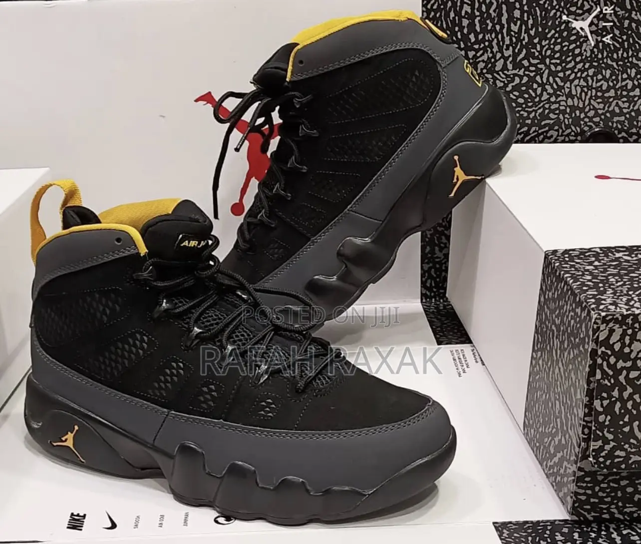 Original Nike Air Jordan 9 Black/University Gold Sneakers