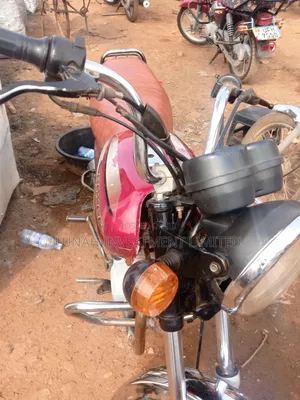 Bajaj Boxer 100 2023 Red