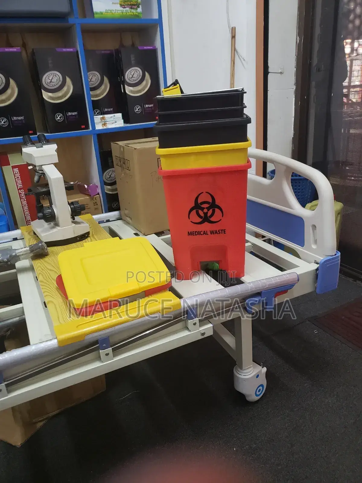 10l Medical Waste Bins With a Small Bucket