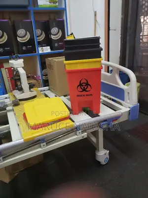10l Medical Waste Bins With a Small Bucket