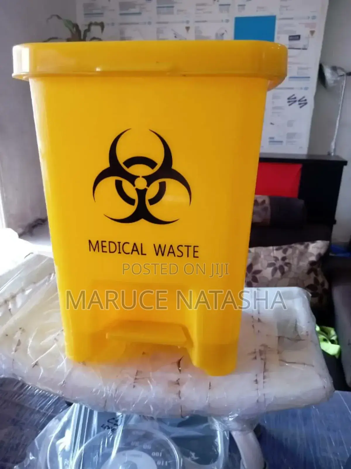 10l Medical Waste Bins With a Small Bucket