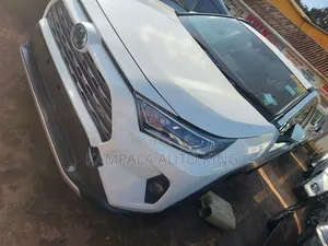 Photo - Toyota RAV4 2020 White
