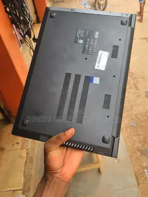 Laptop Lenovo V110 8GB AMD A10 HDD+SSD 500GB