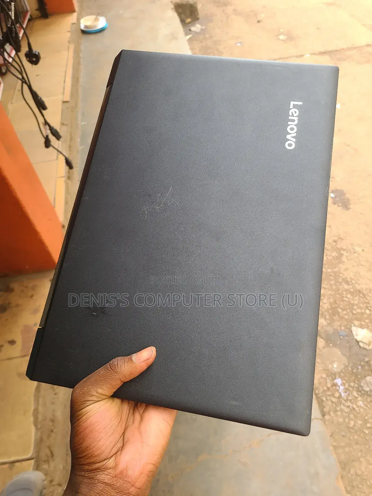 Laptop Lenovo V110 8GB AMD A10 HDD+SSD 500GB