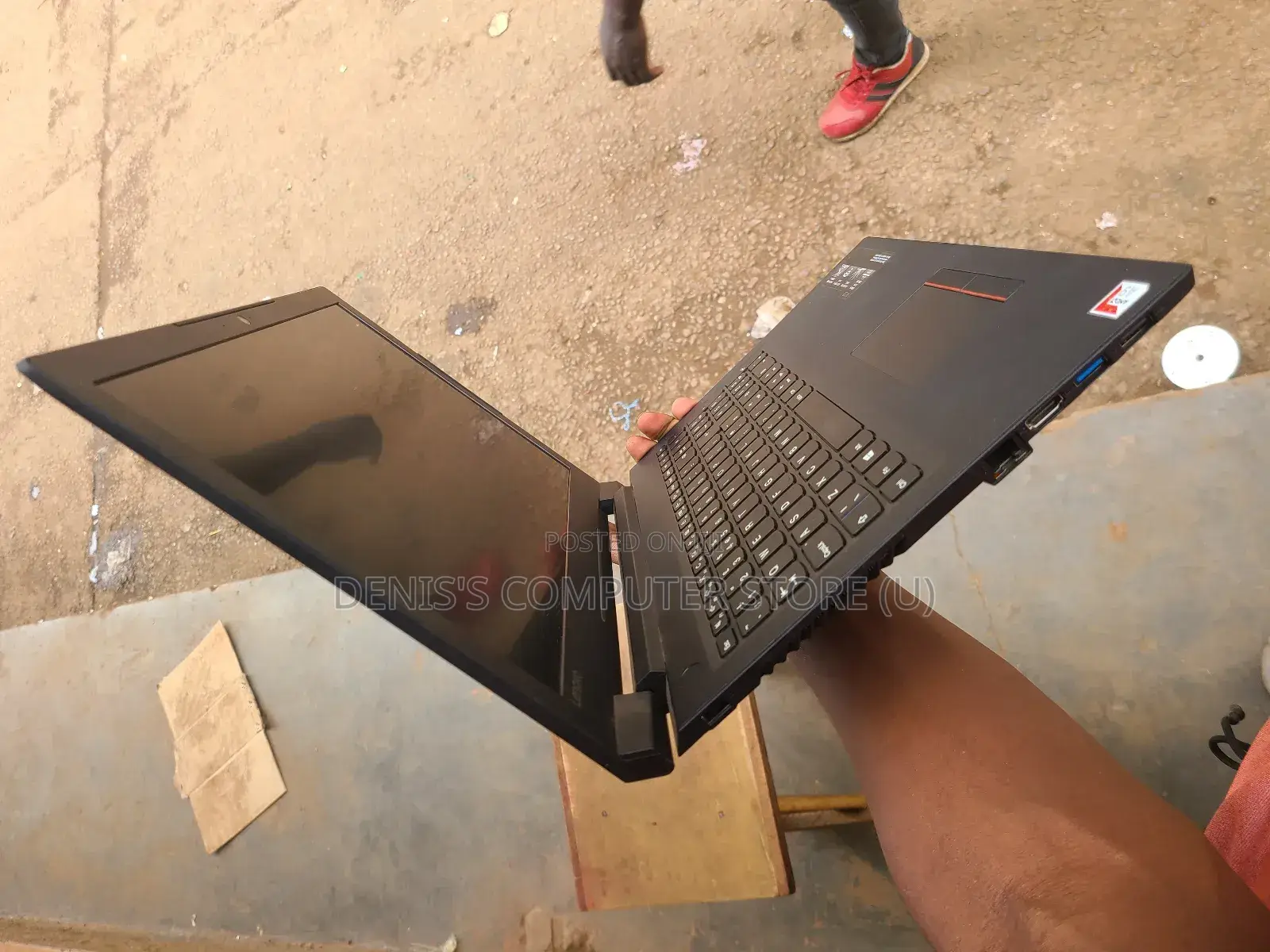 Laptop Lenovo V110 8GB AMD A10 HDD+SSD 500GB