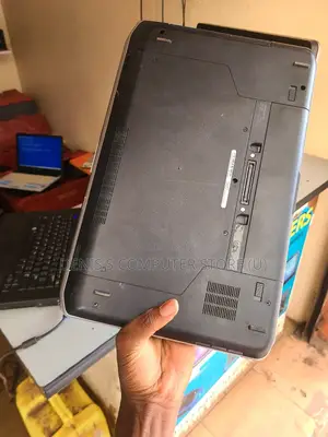 Laptop Dell Latitude E5520 4GB Intel Core I5 HDD+SSD 500GB