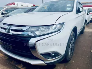 Photo - Mitsubishi Outlander 2015 Off white