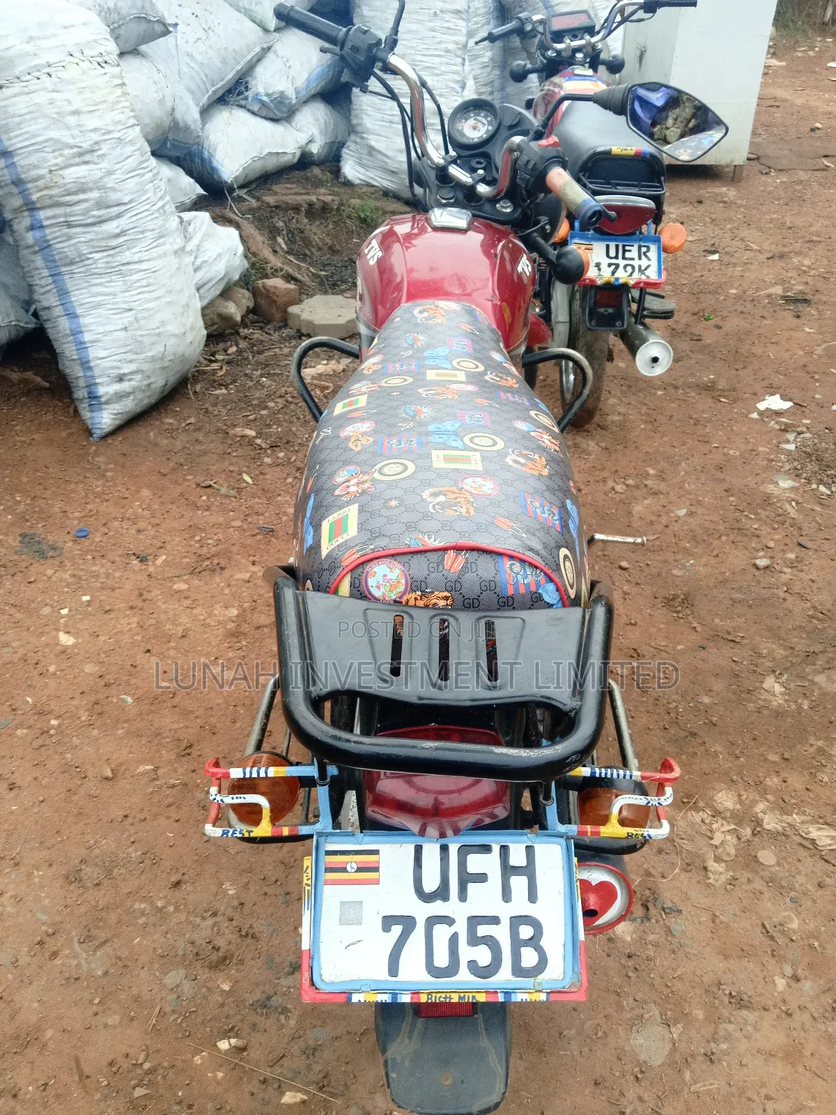 TVS HLX 125 2023 Red