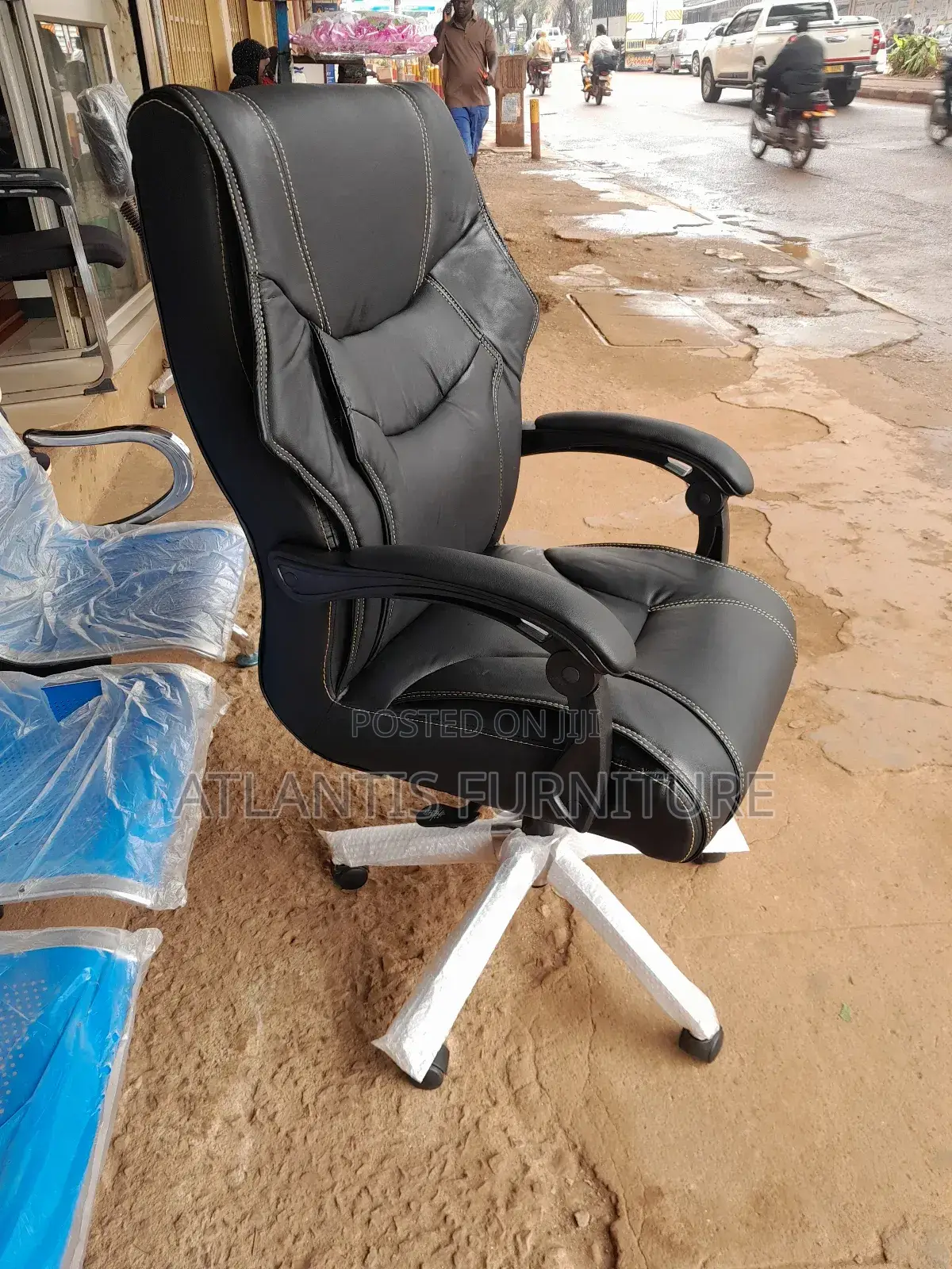 Stainless Steel Legs Office Chair With Black Colour Arms