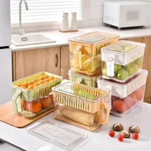 1 Food Storage Container With Draining Function and Handle